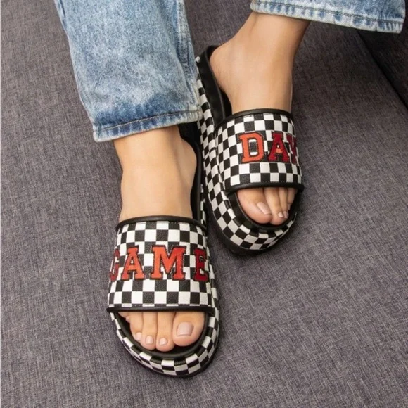 Embroidered Wedge Texas Slide Sandals - Tan - Picture 3 of 5